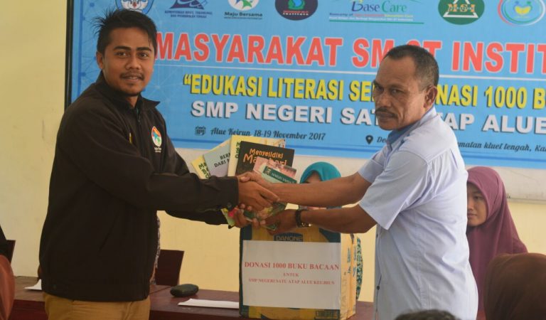 Edukasi Literasi dan Donasi 1000 Buku bersama Masyarakat SM-3T Institute Aceh